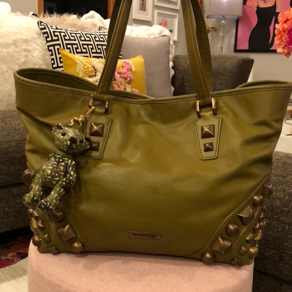 EUC Burberry Nickie Mega Stud